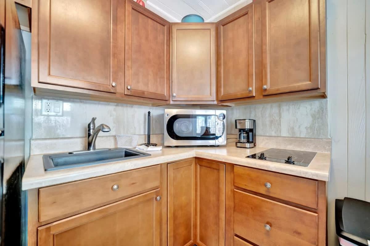 Stones Throw Beachside Bungalow #1 On The Beach Clearwater Beach Exterior foto